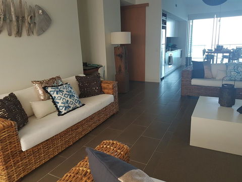 Penthouse On Bright Point - Accommodation Burleigh 4