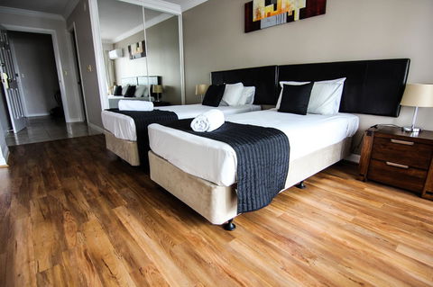 The Phoenician Resort - Accommodation Burleigh 3