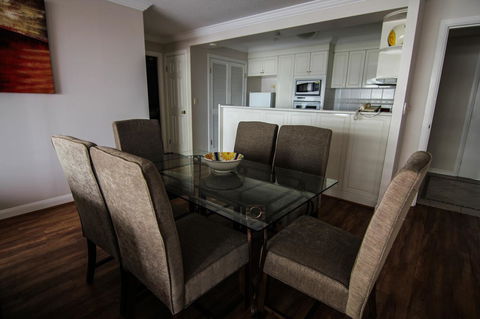 The Phoenician Resort - Accommodation Burleigh 7