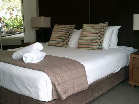 The Phoenician Resort - Accommodation Burleigh 16
