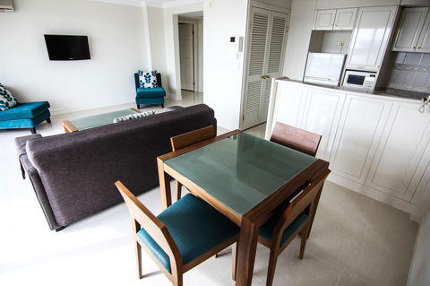 The Phoenician Resort - Accommodation Burleigh 17