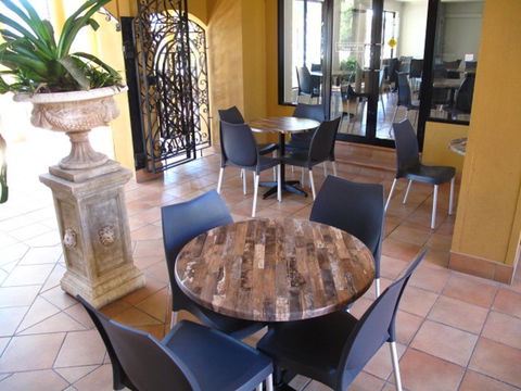 Palm Royale Cairns - Accommodation Burleigh 12