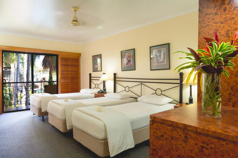 Palm Royale Cairns - Accommodation Burleigh 24