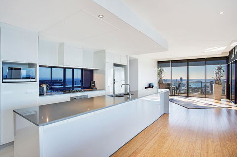 Mantra Circle On Cavill - Accommodation Burleigh 3