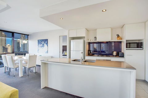 Mantra Circle On Cavill - Accommodation Burleigh 19