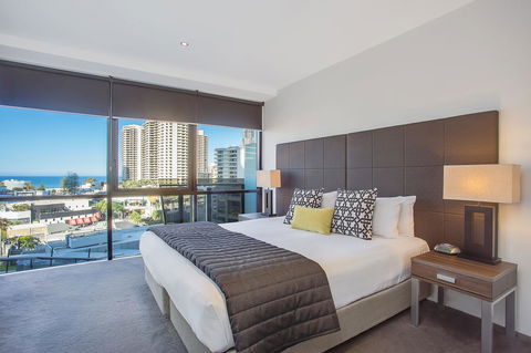 Mantra Circle On Cavill - Accommodation Burleigh 25
