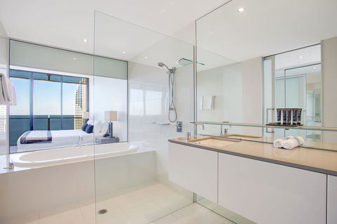 Mantra Circle On Cavill - Accommodation Burleigh 6