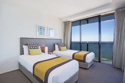 Mantra Circle On Cavill - Accommodation Burleigh 17