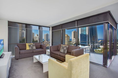 Mantra Circle On Cavill - Accommodation Burleigh 21
