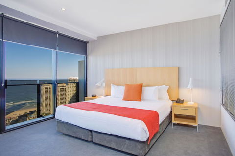 Mantra Circle On Cavill - Accommodation Burleigh 27