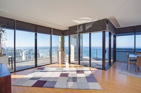 Mantra Circle On Cavill - Accommodation Burleigh 1
