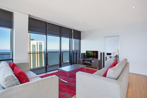 Mantra Circle On Cavill - Accommodation Burleigh 2