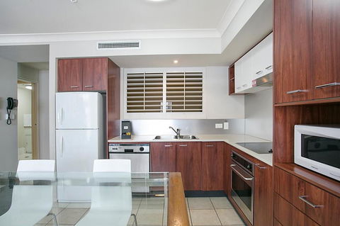 Towers Of Chevron - Private Apartment - Accommodation Burleigh 3