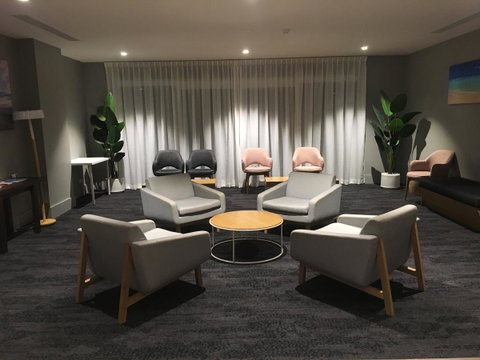 Woodroffe Hotel - Accommodation Burleigh 4