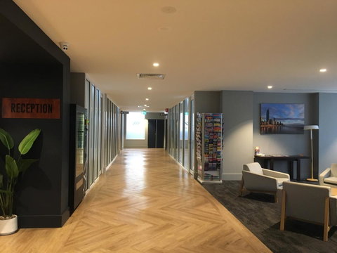 Woodroffe Hotel - Accommodation Burleigh 6