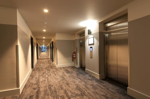 Woodroffe Hotel - Accommodation Burleigh 16