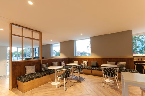 Woodroffe Hotel - Accommodation Burleigh 25