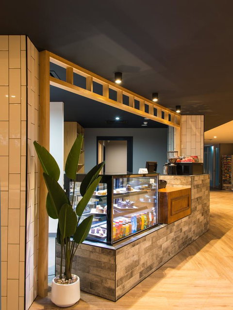 Woodroffe Hotel - Accommodation Burleigh 21