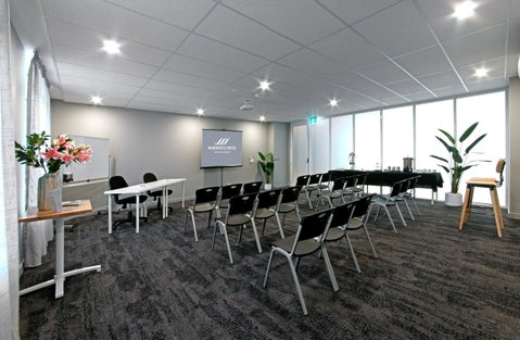 Woodroffe Hotel - Accommodation Burleigh 27