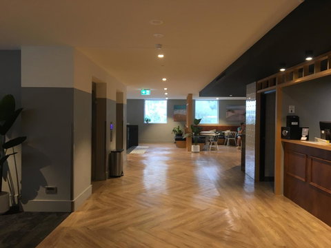 Woodroffe Hotel - Accommodation Burleigh 7