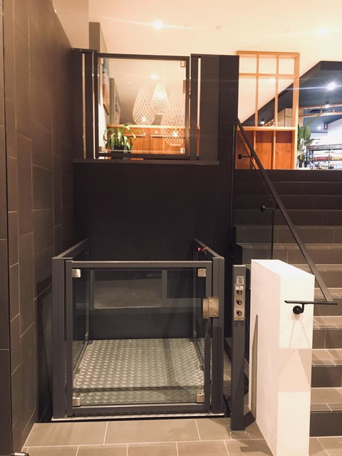 Woodroffe Hotel - Accommodation Burleigh 9