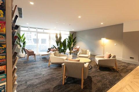 Woodroffe Hotel - Accommodation Burleigh 26