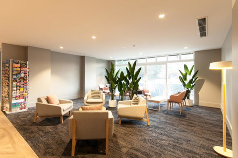 Woodroffe Hotel - Accommodation Burleigh 22