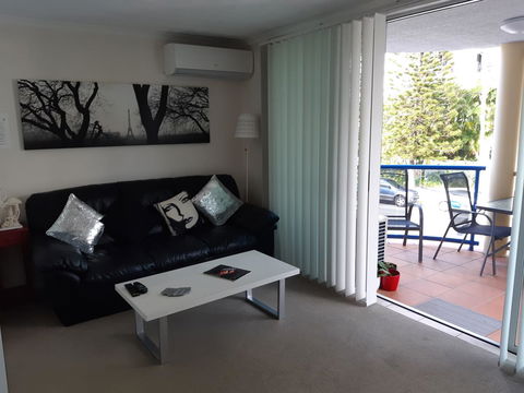 Surfers Beach Resort One - Accommodation Burleigh 2