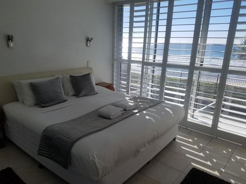 Golden Sands On The Beach - Absolute Beachfront Apartments - Accommodation Burleigh 30