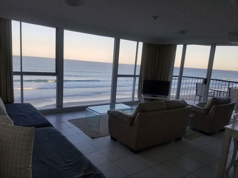 Golden Sands On The Beach - Absolute Beachfront Apartments - Accommodation Burleigh 27