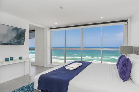 Golden Sands On The Beach - Absolute Beachfront Apartments - Accommodation Burleigh 5