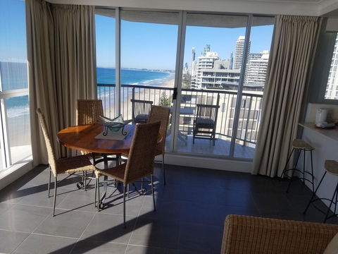 Golden Sands On The Beach - Absolute Beachfront Apartments - Accommodation Burleigh 28