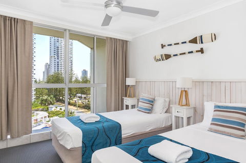 Golden Sands On The Beach - Absolute Beachfront Apartments - Accommodation Burleigh 9