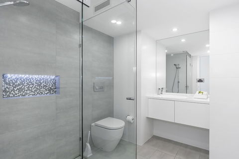 Golden Sands On The Beach - Absolute Beachfront Apartments - Accommodation Burleigh 4