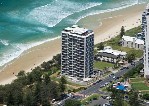 Golden Sands On The Beach - Absolute Beachfront Apartments - Accommodation Burleigh 0