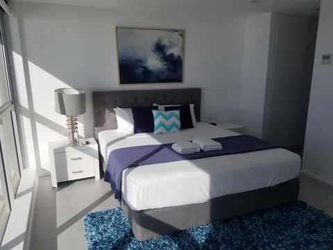 Golden Sands On The Beach - Absolute Beachfront Apartments - Accommodation Burleigh 11