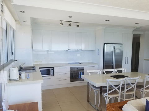 Golden Sands On The Beach - Absolute Beachfront Apartments - Accommodation Burleigh 38