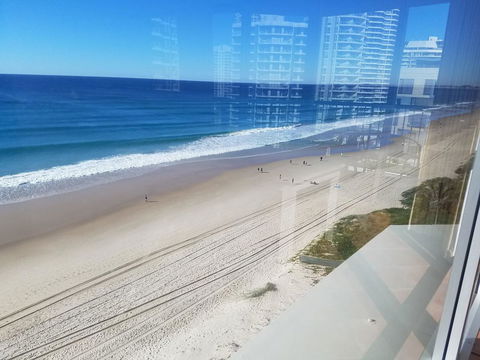 Golden Sands On The Beach - Absolute Beachfront Apartments - Accommodation Burleigh 16
