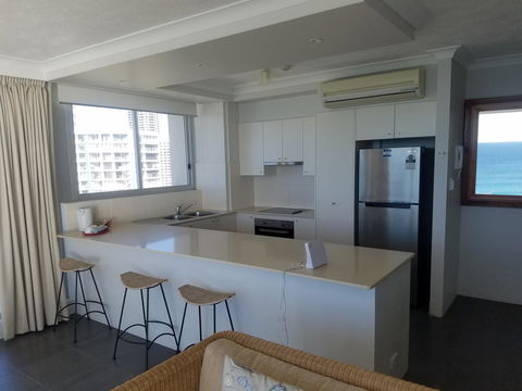Golden Sands On The Beach - Absolute Beachfront Apartments - Accommodation Burleigh 24