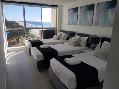 Golden Sands On The Beach - Absolute Beachfront Apartments - Accommodation Burleigh 12