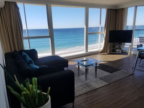 Golden Sands On The Beach - Absolute Beachfront Apartments - Accommodation Burleigh 40