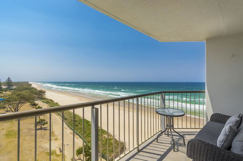 Golden Sands On The Beach - Absolute Beachfront Apartments - Accommodation Burleigh 7