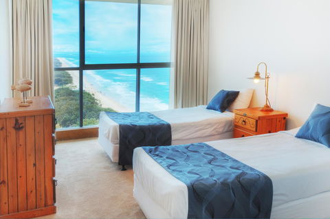 Golden Sands On The Beach - Absolute Beachfront Apartments - Accommodation Burleigh 18