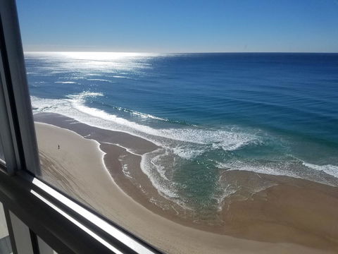 Golden Sands On The Beach - Absolute Beachfront Apartments - Accommodation Burleigh 15