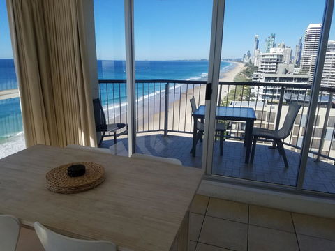 Golden Sands On The Beach - Absolute Beachfront Apartments - Accommodation Burleigh 39