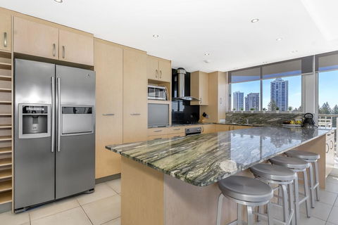 Golden Sands On The Beach - Absolute Beachfront Apartments - Accommodation Burleigh 31