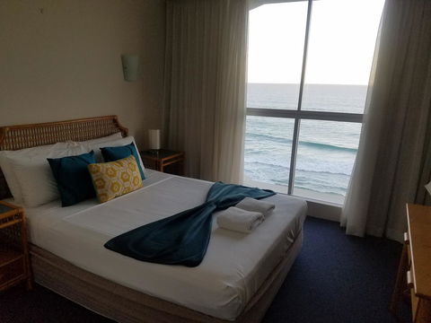 Golden Sands On The Beach - Absolute Beachfront Apartments - Accommodation Burleigh 26