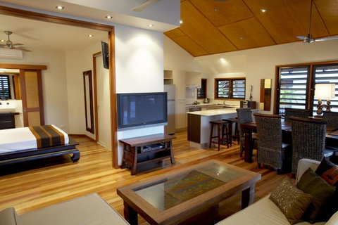 Pure Magnetic Villa 9 - Accommodation Burleigh 10