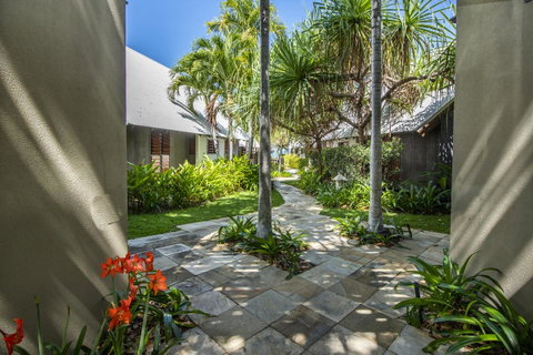 Pure Magnetic Villa 9 - Accommodation Burleigh 16