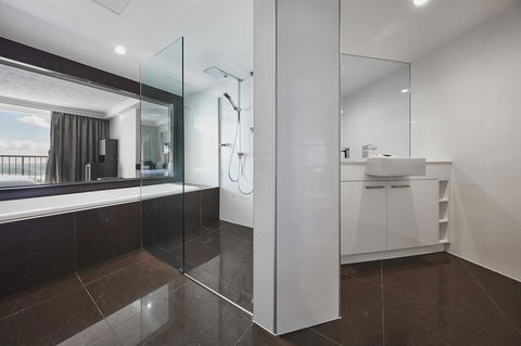 Novotel Surfers Paradise - Accommodation Burleigh 20